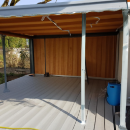 Créer une atmosphère méditerranéenne avec une pergola en fer forgé Le Moule